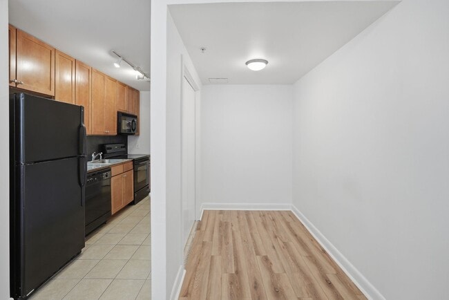 Building Photo - Penn Quarter Condo | Studio | 1 Bath | 450 Sf