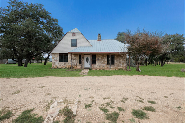 Building Photo - 200 Blue Bonnet Dr