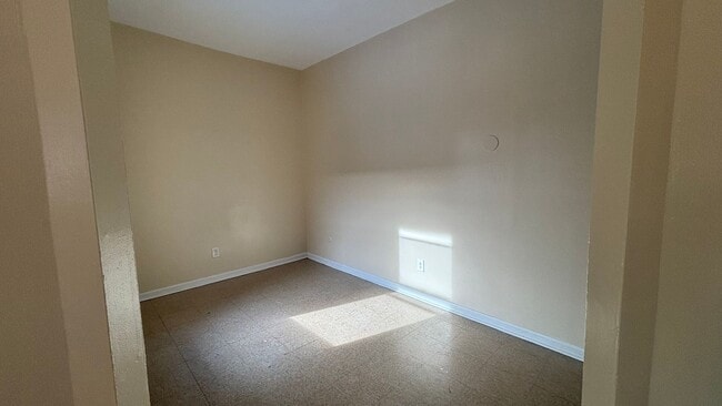 Building Photo - 4 Bedrooms 1.5 Bath Apartment with Heat and Hot Water Included!