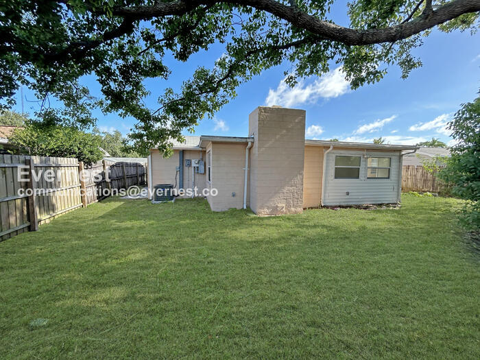 Building Photo - 3034 Primrose Dr