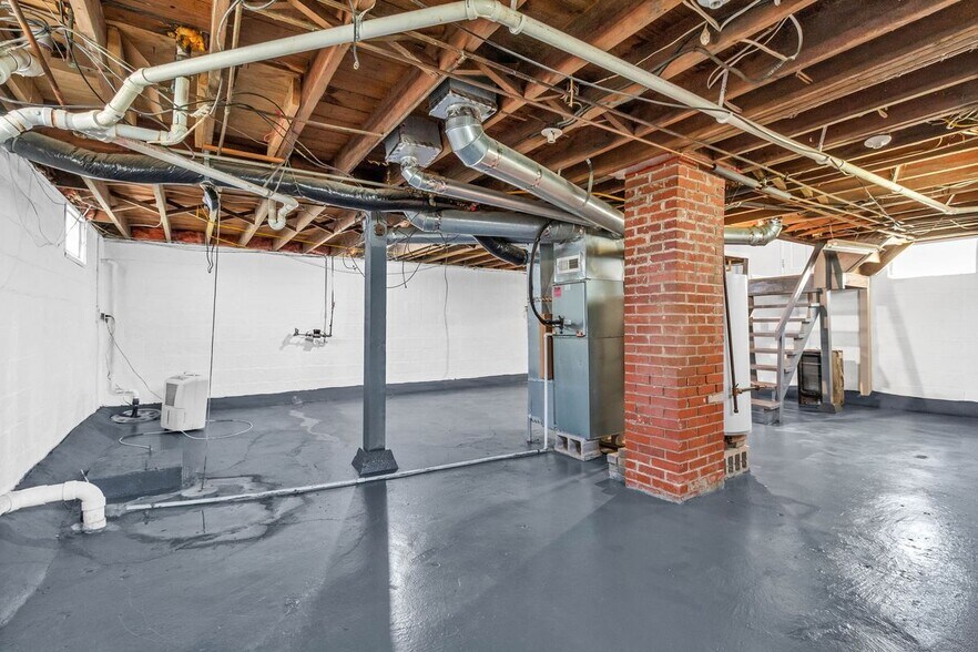 Building Photo - 1059 Lawrence Dr