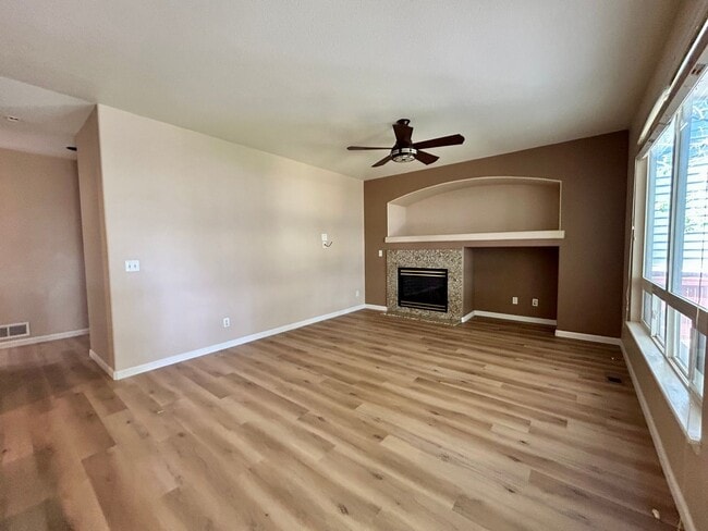 Building Photo - Spacious 3Bd Home in the Broadlands
