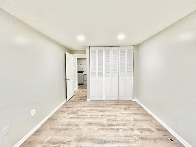 Building Photo - 60 Whitechurch Ct