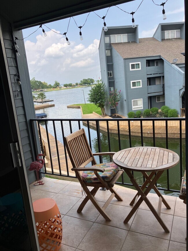 Building Photo - 12500 Melville Dr