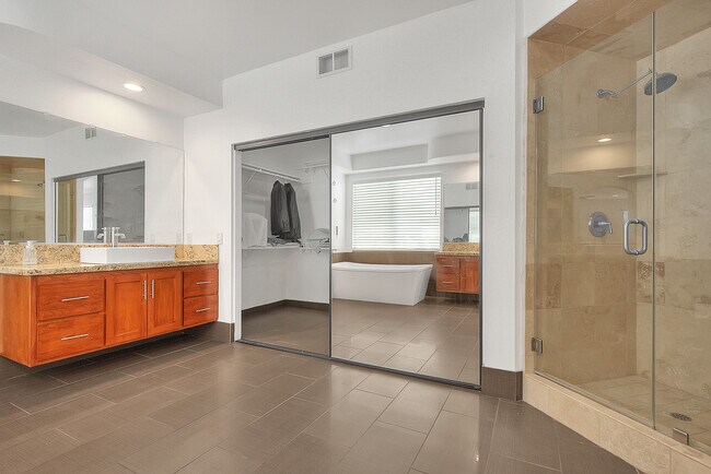 Building Photo - 3571 Rio Ranch Rd