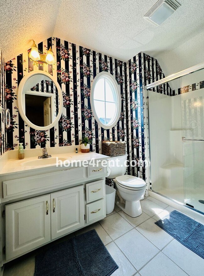 Building Photo - Beautiful Four Bedroom Home in a Quiet Nei...