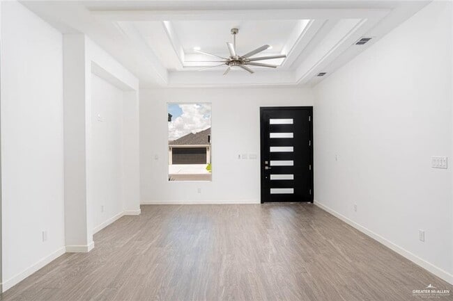 Building Photo - 16 Country Club Dr