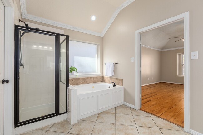 Building Photo - 8015 Sports Haven Dr