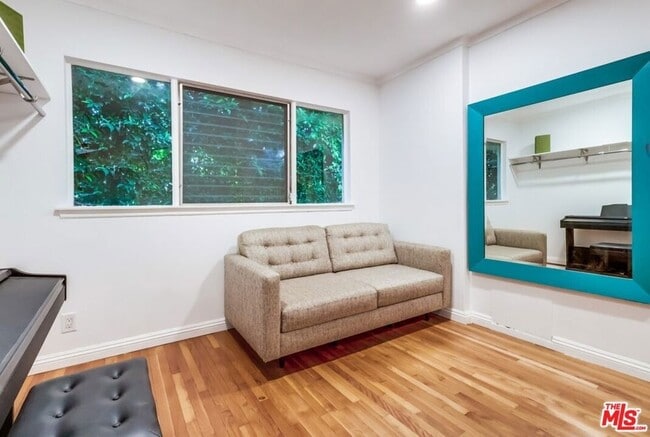 Building Photo - 1275 Havenhurst Dr