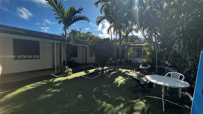 Building Photo - 732 Moffett St