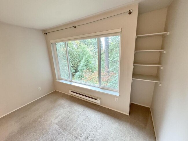 Building Photo - 5000 NW Village Park Dr