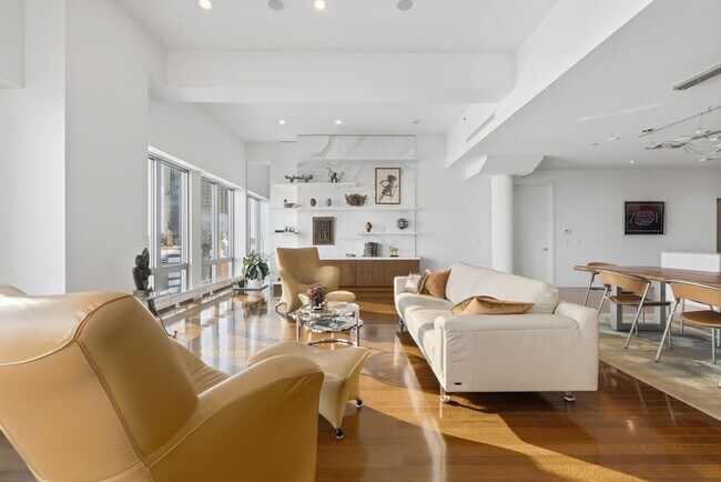 Building Photo - 360 Newbury St