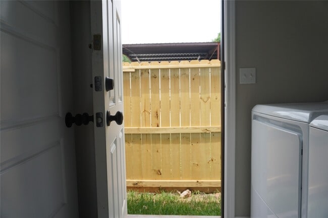 Building Photo - 11387 Underwood St