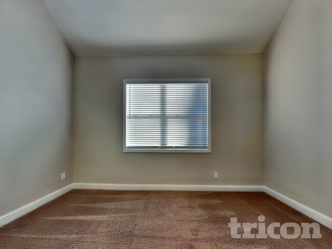 Building Photo - 319 Arbor Cir