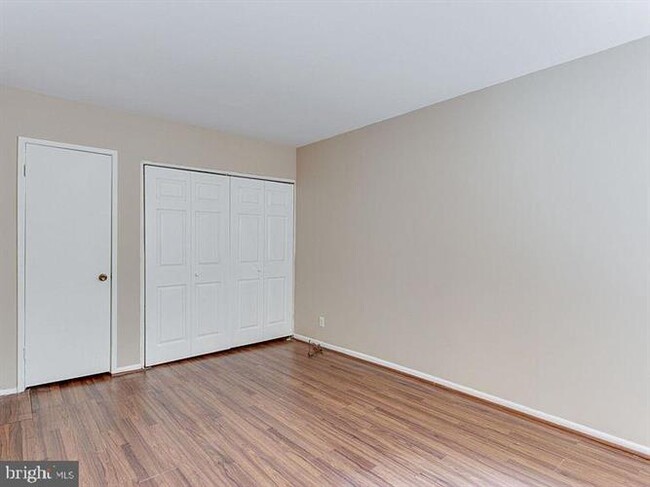 Building Photo - 2621 Glengyle Dr