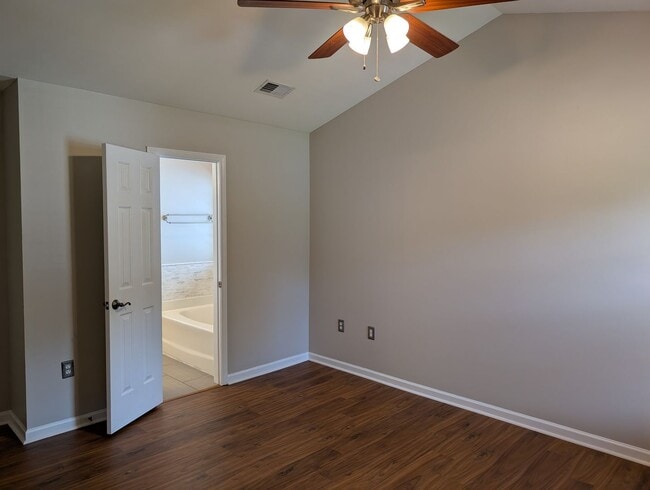Building Photo - 9935 Redbud Tree Ct