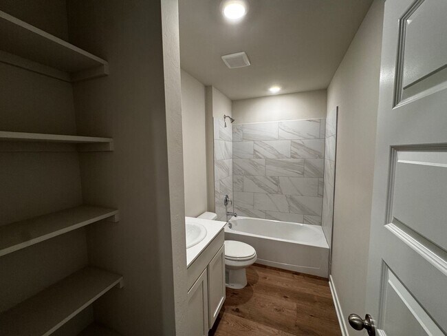 Building Photo - BRAND NEW 4 Bedroom 2 Bathroom home in Pie...