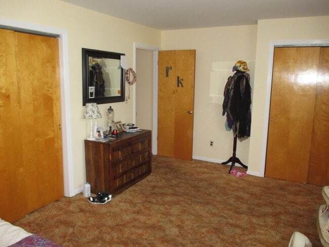 Building Photo - 14 Westview Ave