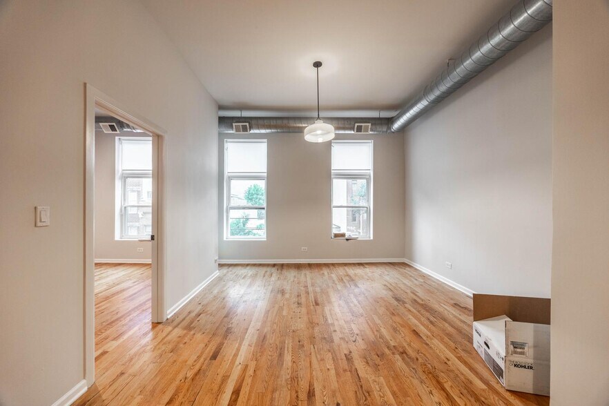 Building Photo - 1540 N Milwaukee Ave