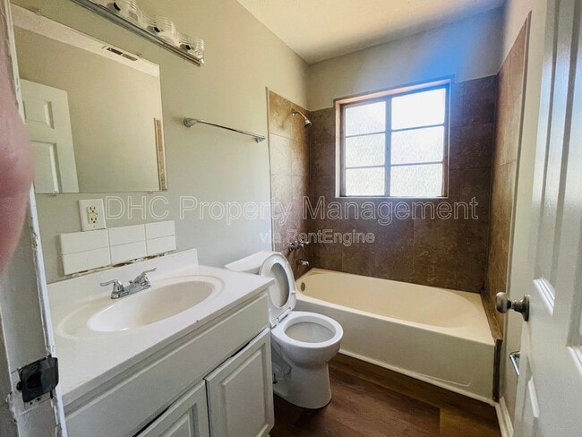 Building Photo - 3210 Delowe Dr