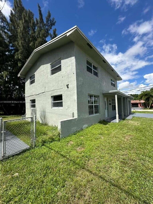 Building Photo - 1189 NW 45th Ave