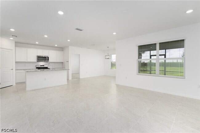 Building Photo - 42380 Cascade Dr