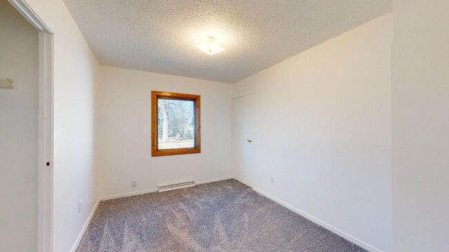 Building Photo - AVAILABLE AUGUST 1st! Newly Remodeled 3 Be...