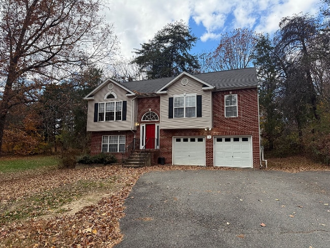 Building Photo - 11 Trotter Ln