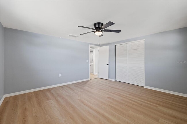 Building Photo - 4430 Shoreline Dr