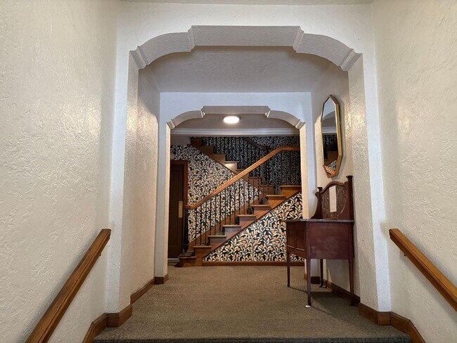 Interior Photo - Redside - The Mulholland