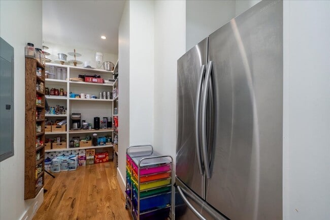 Building Photo - Fully Furnished Home In The Groves