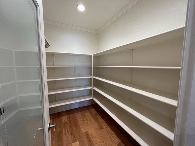 Building Photo - Newer single story home located in desirab...