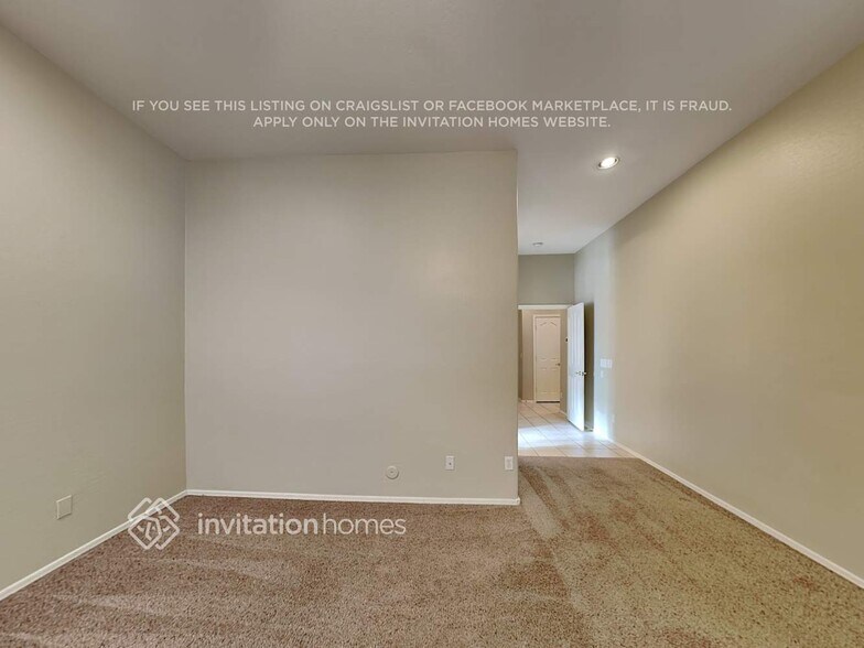 Building Photo - 2995 E Santa Rosa Dr