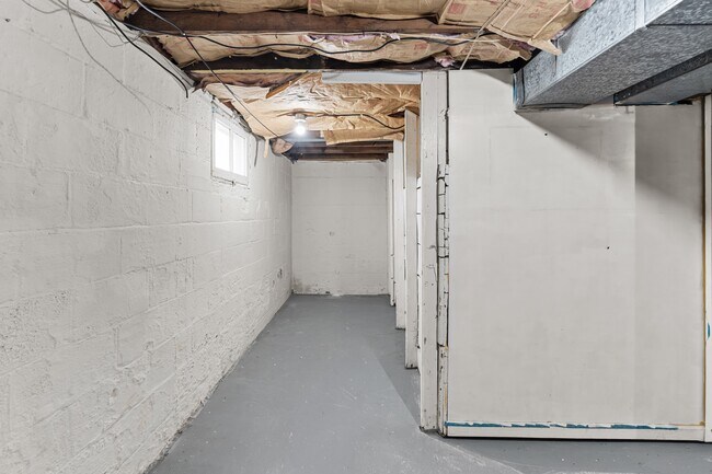 Building Photo - 1005 Woodsdale Ave