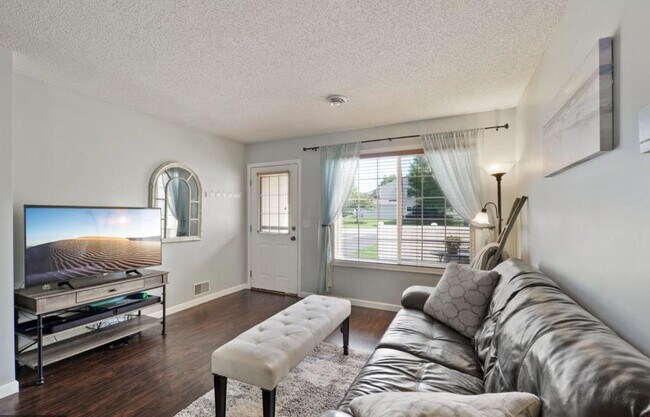 Building Photo - 7071 Quarry Ave NE