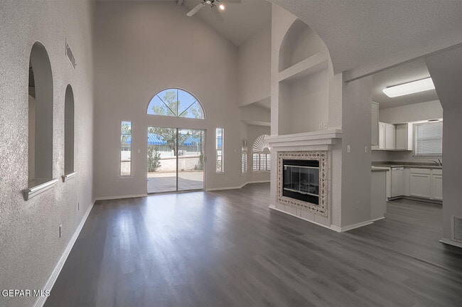 Building Photo - 1549 Via Appia St