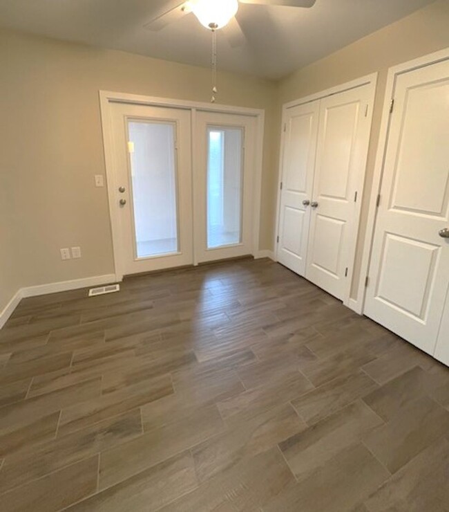 Building Photo - 4 Bedroom Townhome at Three Fountains in M...