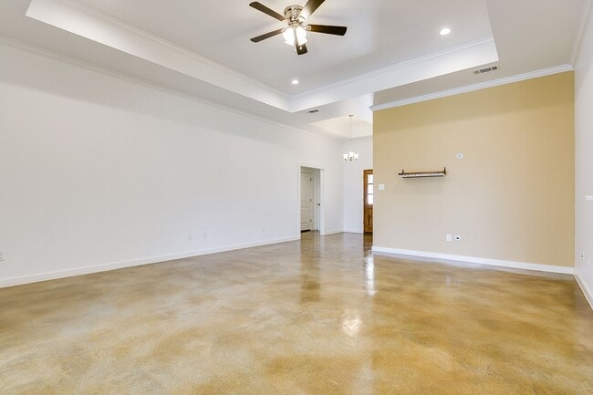 Building Photo - 5918 Southampton Pl