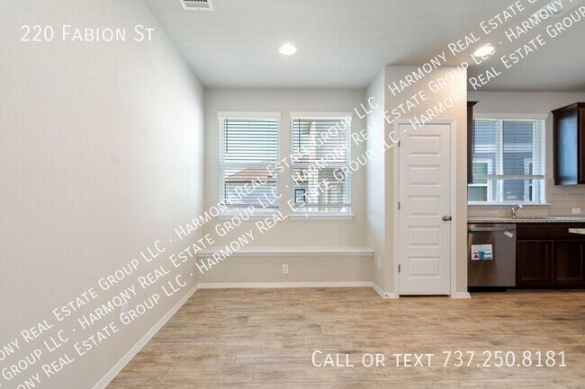 Building Photo - 220 Fabion St