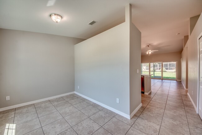 Building Photo - 3018-3020 SW 15th Pl