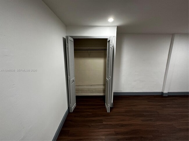 Building Photo - 571 SW 71st Pl