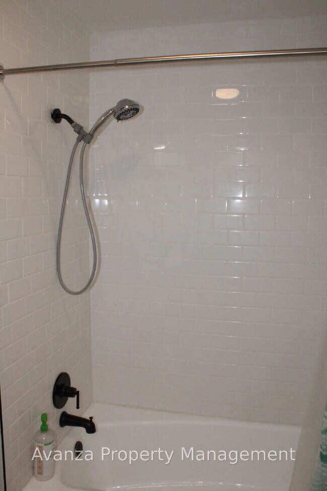 Building Photo - Home for Rent 4 Bed/3 Bath - 1,791 Sq Ft. Rent: $2,750/month Security Deposit: $2,850 Bullard Hig...