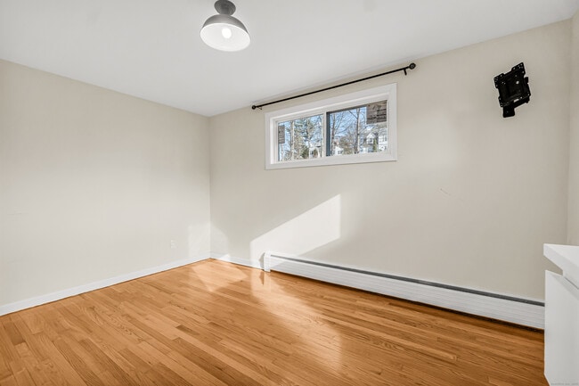 Building Photo - 149 Lakeside Blvd E