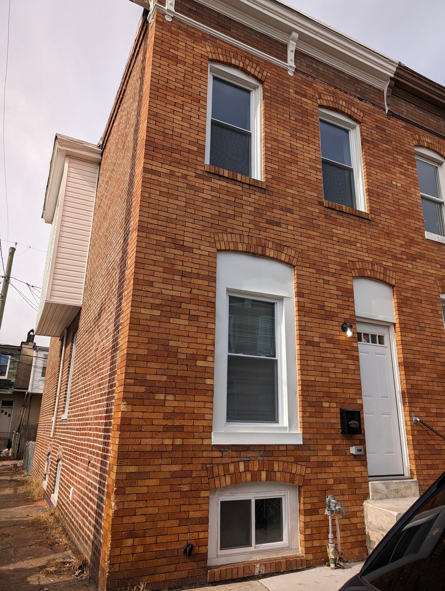 Building Photo - 800 N Curley St