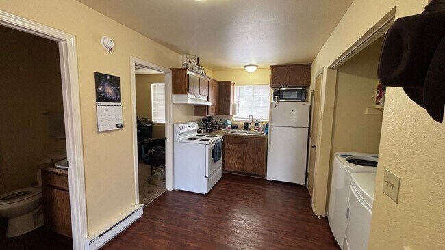 Building Photo - 6220 Forest Edge Rd