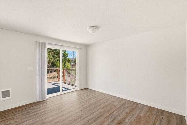Building Photo - 10923 E 16th Ave