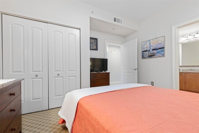 Building Photo - 102 Yacht Harbor Dr