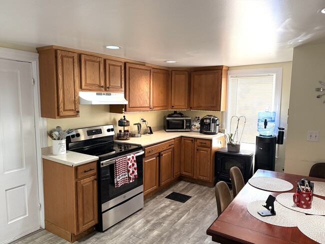 Building Photo - 75 Lincoln St