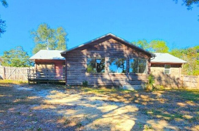 Building Photo - Open Floorplan, 3BD/3Bath with a Huge Sunr...