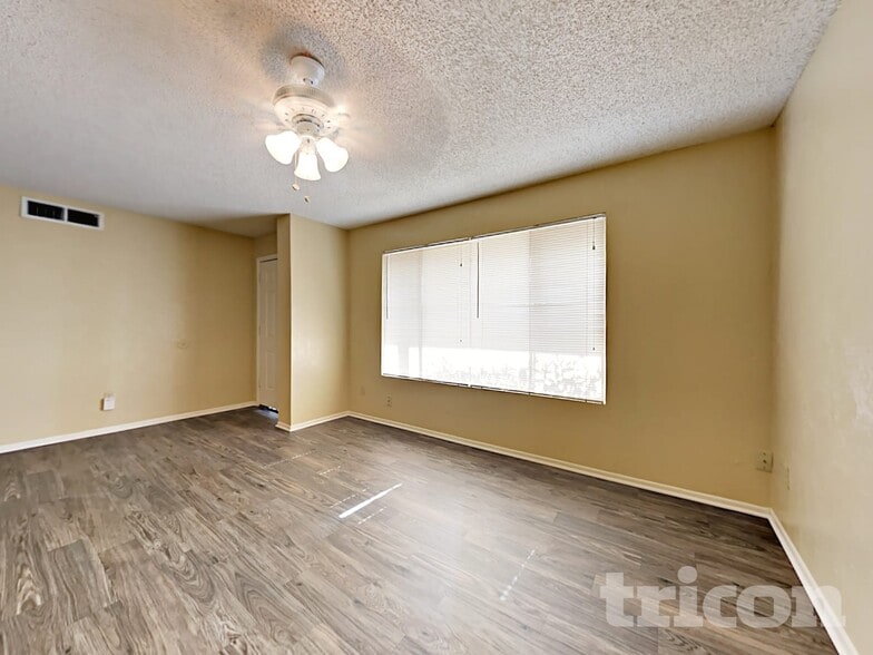 Building Photo - 4302 N 79th Ave
